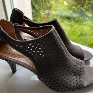 Style & Co Cut-Out Grey Sandal with Heel W10